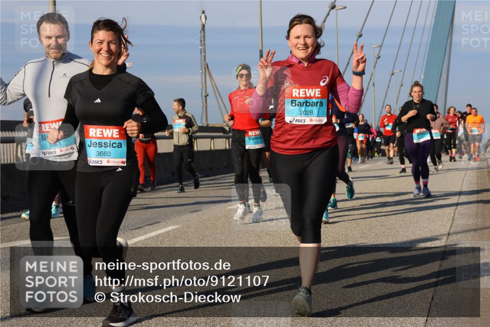 03.10.2025 - Köhlbrandbrückenlauf Strokosch-Dieckow http://msf.ph/oto/9121107 03.10.2025 09:56:22 Position 2 3661, 3660, 2028 meine-sportfotos.de