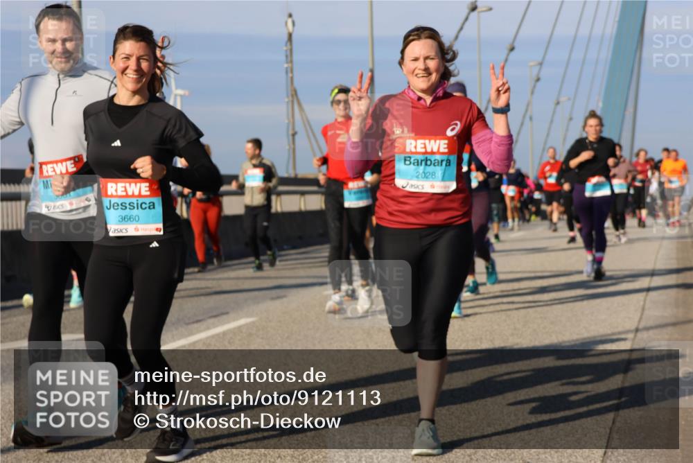 03.10.2025 - Köhlbrandbrückenlauf Strokosch-Dieckow http://msf.ph/oto/9121113 03.10.2025 09:56:22 Position 2 3001, 3660, 2028 meine-sportfotos.de