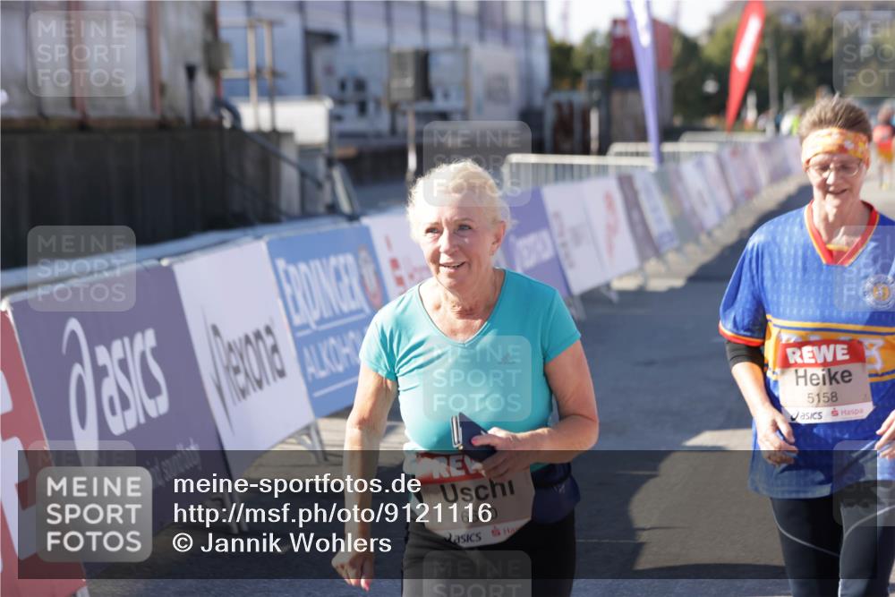 03.10.2025 - Köhlbrandbrückenlauf Jannik Wohlers http://msf.ph/oto/9121116 03.10.2025 13:36:08 Ziel 4972, 5158, 6670 meine-sportfotos.de