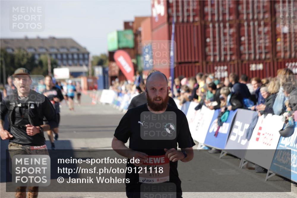 03.10.2025 - Köhlbrandbrückenlauf Jannik Wohlers http://msf.ph/oto/9121118 03.10.2025 13:04:27 Ziel 4055, 4117, 4198, 4297, 4494, 4665, 4836, 4995, 5055, 6018, 6250, 6251, 6723, 6724 meine-sportfotos.de