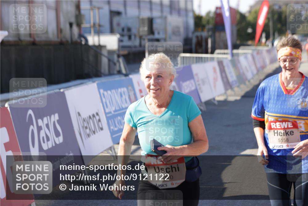 03.10.2025 - Köhlbrandbrückenlauf Jannik Wohlers http://msf.ph/oto/9121122 03.10.2025 13:36:09 Ziel 4972, 5158, 6670 meine-sportfotos.de
