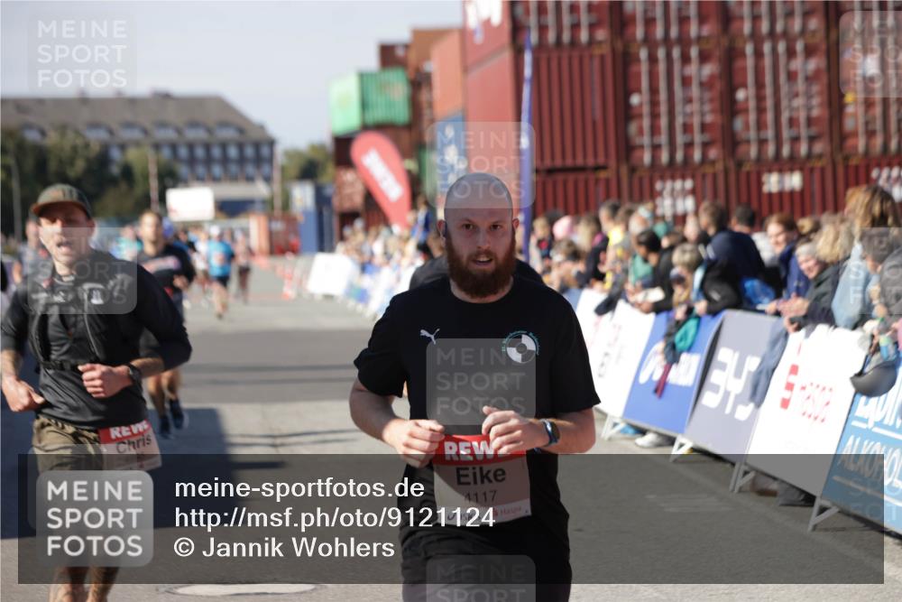 03.10.2025 - Köhlbrandbrückenlauf Jannik Wohlers http://msf.ph/oto/9121124 03.10.2025 13:04:27 Ziel 4055, 4117, 4198, 4297, 4494, 4665, 4836, 4995, 5055, 6018, 6250, 6251, 6723, 6724 meine-sportfotos.de