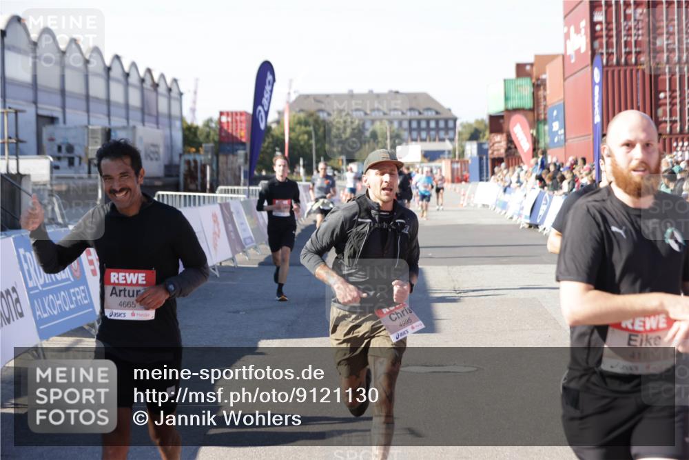03.10.2025 - Köhlbrandbrückenlauf Jannik Wohlers http://msf.ph/oto/9121130 03.10.2025 13:04:28 Ziel 4055, 4117, 4198, 4297, 4494, 4665, 4836, 4995, 6018, 6092, 6250, 6251, 6723, 6724 meine-sportfotos.de