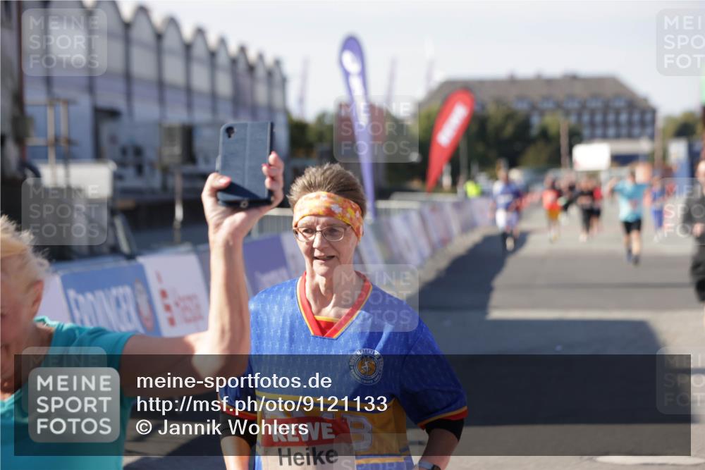 03.10.2025 - Köhlbrandbrückenlauf Jannik Wohlers http://msf.ph/oto/9121133 03.10.2025 13:36:09 Ziel 4972, 5158, 6670 meine-sportfotos.de