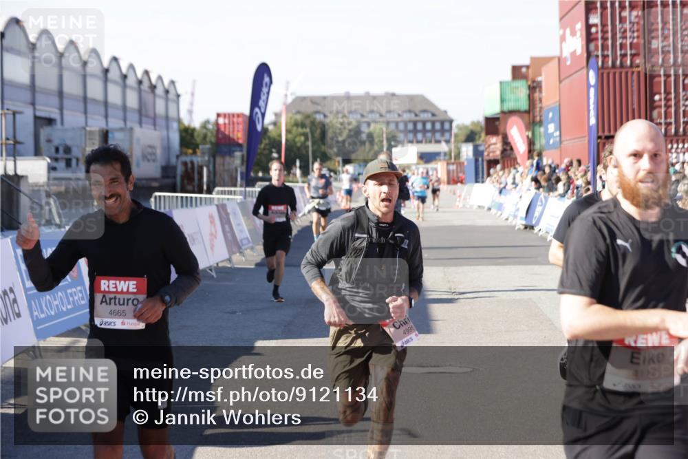 03.10.2025 - Köhlbrandbrückenlauf Jannik Wohlers http://msf.ph/oto/9121134 03.10.2025 13:04:28 Ziel 4055, 4117, 4198, 4297, 4494, 4665, 4836, 4995, 6018, 6092, 6250, 6251, 6723, 6724 meine-sportfotos.de