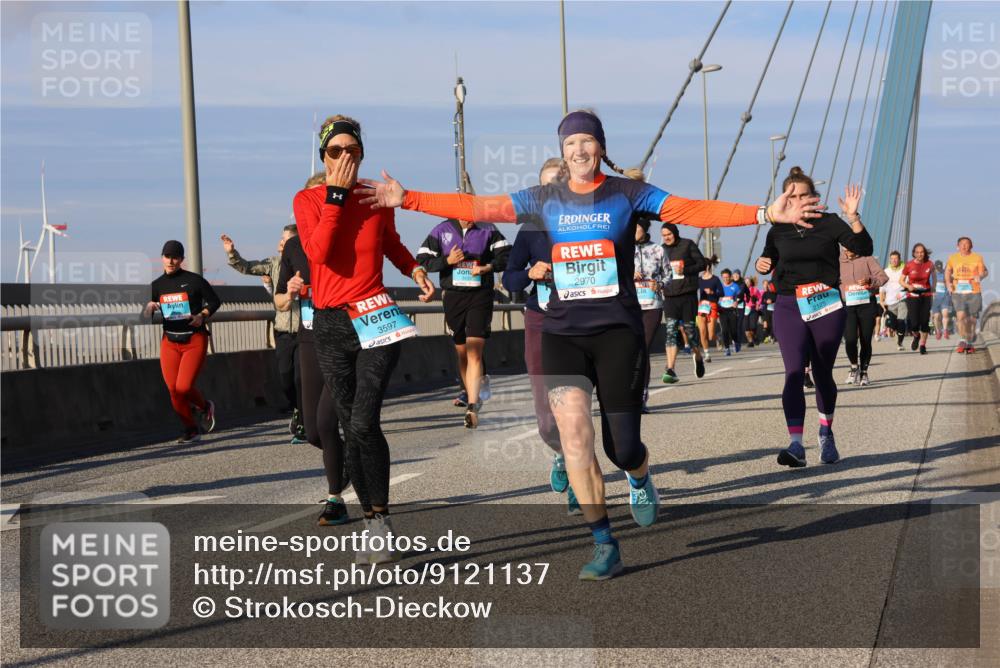 03.10.2025 - Köhlbrandbrückenlauf Strokosch-Dieckow http://msf.ph/oto/9121137 03.10.2025 09:56:23 Position 2 3597, 2970, 2125 meine-sportfotos.de