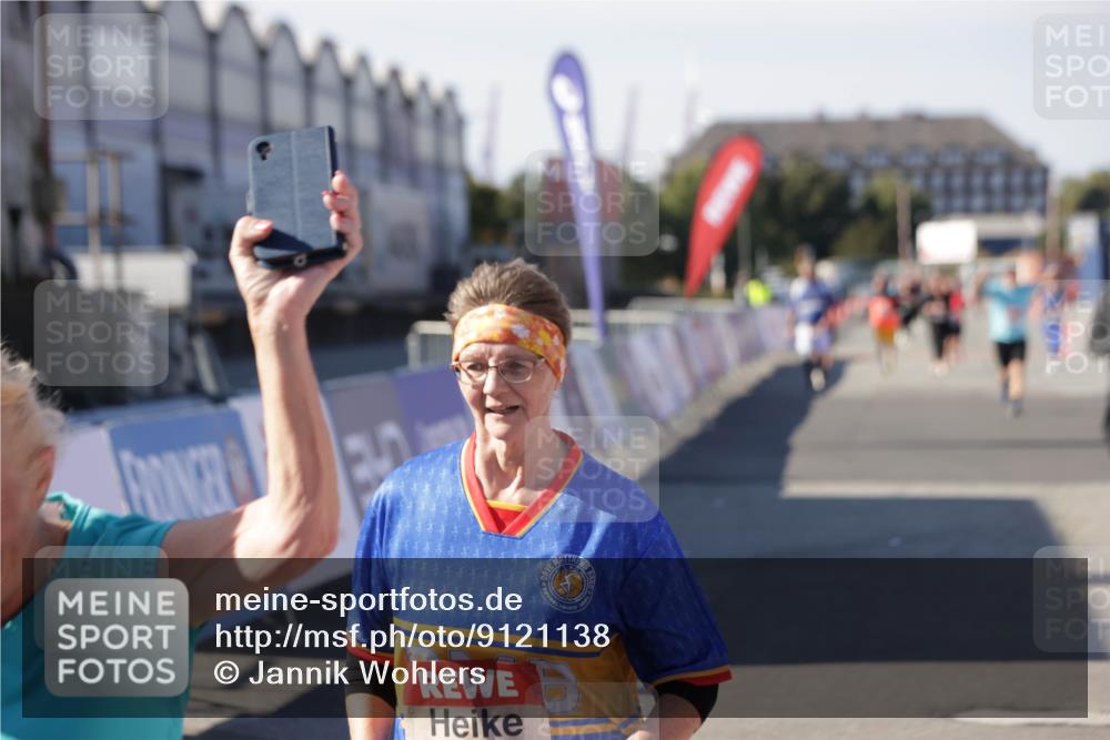 03.10.2025 - Köhlbrandbrückenlauf Jannik Wohlers http://msf.ph/oto/9121138 03.10.2025 13:36:09 Ziel 4972, 5158, 6670 meine-sportfotos.de