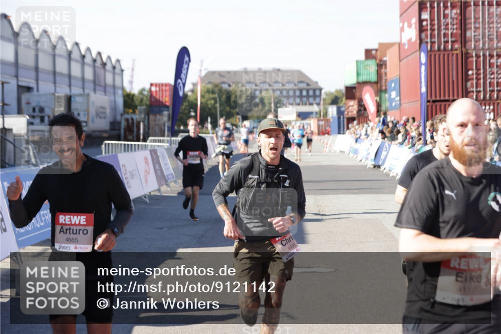 03.10.2025 - Köhlbrandbrückenlauf Jannik Wohlers http://msf.ph/oto/9121142 03.10.2025 13:04:28 Ziel 4055, 4117, 4198, 4297, 4494, 4665, 4836, 4995, 6018, 6092, 6250, 6251, 6723, 6724 meine-sportfotos.de