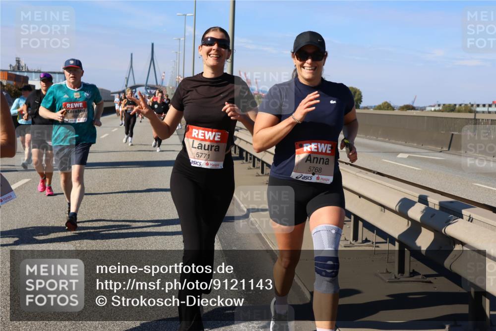 03.10.2025 - Köhlbrandbrückenlauf Strokosch-Dieckow http://msf.ph/oto/9121143 03.10.2025 12:59:46 Position 3 5771, 5768 meine-sportfotos.de