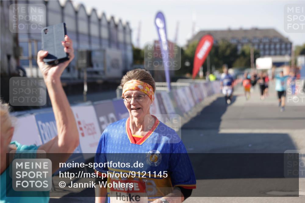 03.10.2025 - Köhlbrandbrückenlauf Jannik Wohlers http://msf.ph/oto/9121145 03.10.2025 13:36:09 Ziel 4972, 5158, 6670 meine-sportfotos.de