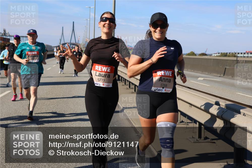03.10.2025 - Köhlbrandbrückenlauf Strokosch-Dieckow http://msf.ph/oto/9121147 03.10.2025 12:59:46 Position 3 4605, 5771, 5768 meine-sportfotos.de