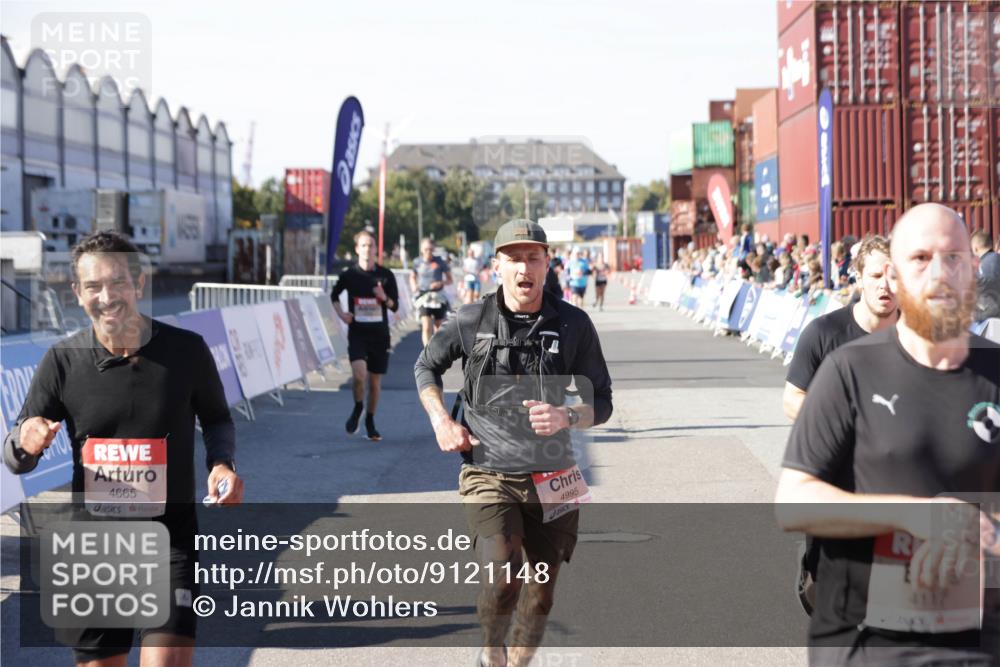 03.10.2025 - Köhlbrandbrückenlauf Jannik Wohlers http://msf.ph/oto/9121148 03.10.2025 13:04:28 Ziel 4055, 4117, 4198, 4297, 4494, 4665, 4836, 4995, 6018, 6092, 6250, 6251, 6723, 6724 meine-sportfotos.de