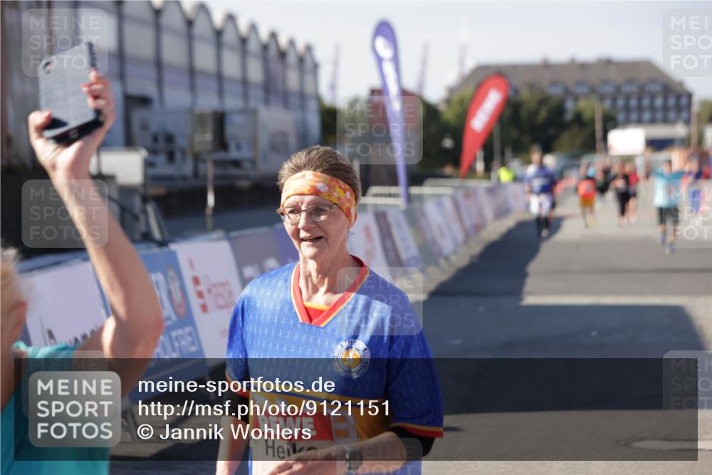 03.10.2025 - Köhlbrandbrückenlauf Jannik Wohlers http://msf.ph/oto/9121151 03.10.2025 13:36:09 Ziel 4972, 5158, 6670 meine-sportfotos.de