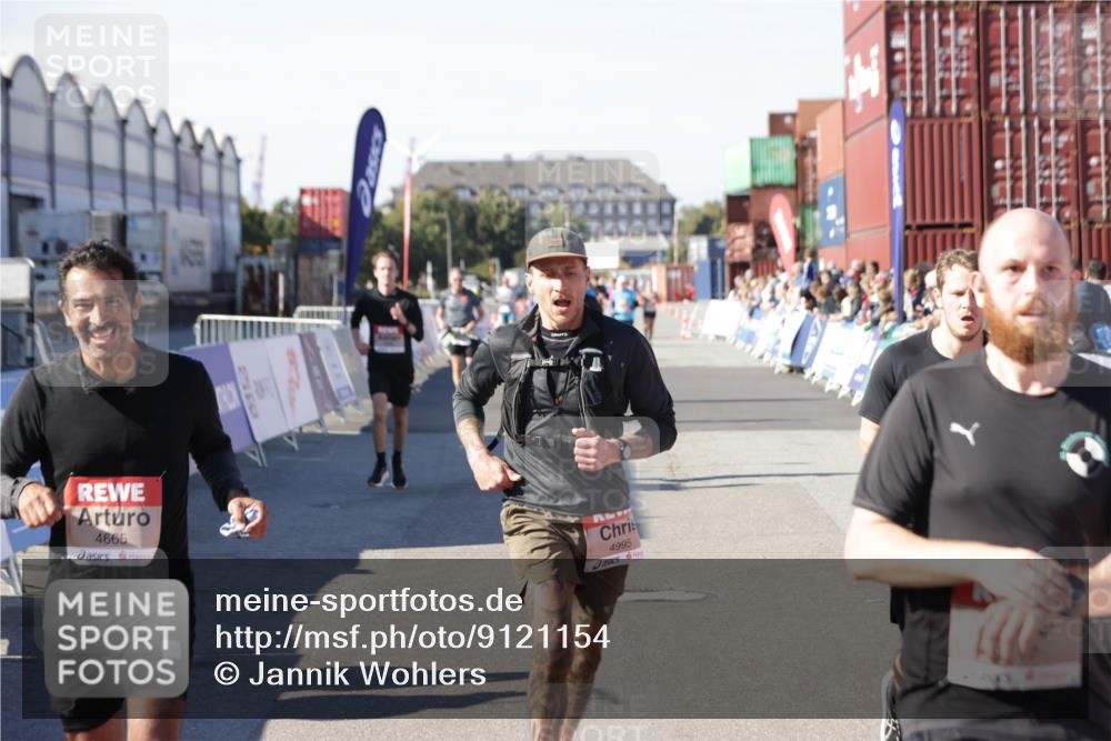 03.10.2025 - Köhlbrandbrückenlauf Jannik Wohlers http://msf.ph/oto/9121154 03.10.2025 13:04:28 Ziel 4055, 4117, 4198, 4297, 4494, 4665, 4836, 4995, 6018, 6092, 6250, 6251, 6723, 6724 meine-sportfotos.de