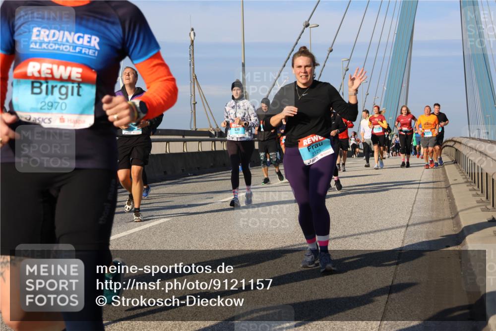 03.10.2025 - Köhlbrandbrückenlauf Strokosch-Dieckow http://msf.ph/oto/9121157 03.10.2025 09:56:25 Position 2 2970, 1697, 2125 meine-sportfotos.de