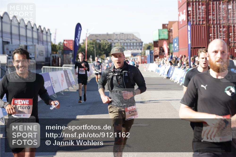 03.10.2025 - Köhlbrandbrückenlauf Jannik Wohlers http://msf.ph/oto/9121162 03.10.2025 13:04:28 Ziel 4055, 4117, 4198, 4297, 4494, 4665, 4836, 4995, 6018, 6092, 6250, 6251, 6723, 6724 meine-sportfotos.de