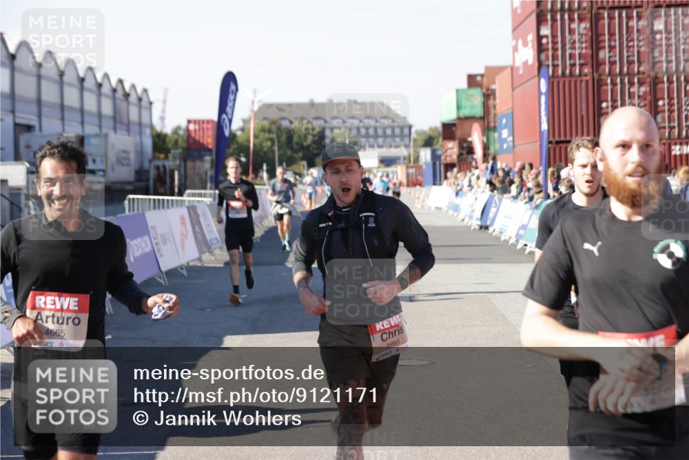 03.10.2025 - Köhlbrandbrückenlauf Jannik Wohlers http://msf.ph/oto/9121171 03.10.2025 13:04:28 Ziel 4055, 4117, 4198, 4297, 4494, 4665, 4836, 4995, 6018, 6092, 6250, 6251, 6723, 6724 meine-sportfotos.de