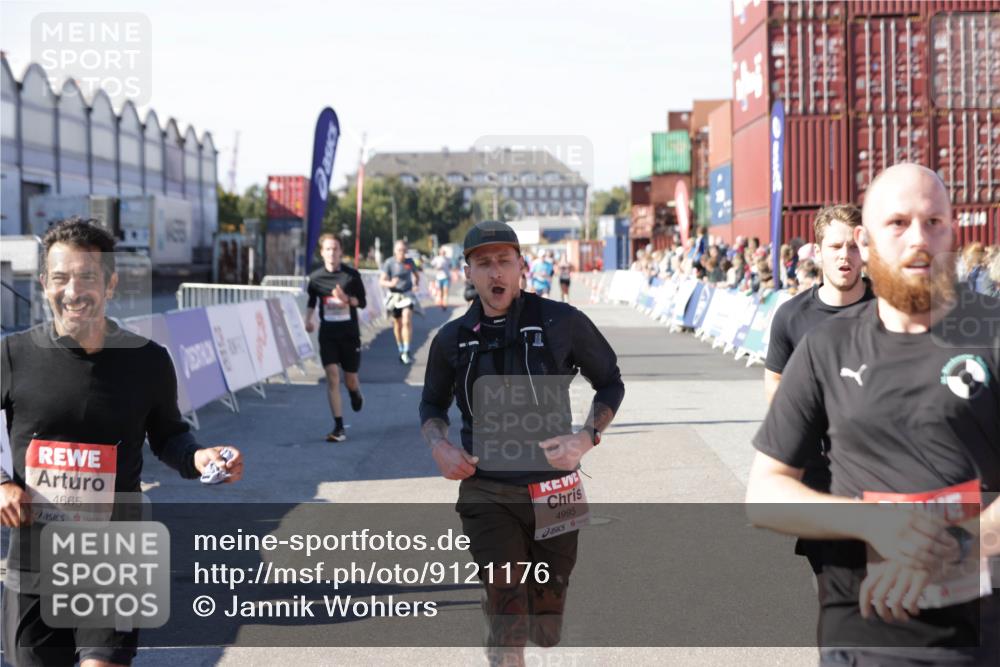 03.10.2025 - Köhlbrandbrückenlauf Jannik Wohlers http://msf.ph/oto/9121176 03.10.2025 13:04:28 Ziel 4055, 4117, 4198, 4297, 4494, 4665, 4836, 4995, 6018, 6092, 6250, 6251, 6723, 6724 meine-sportfotos.de