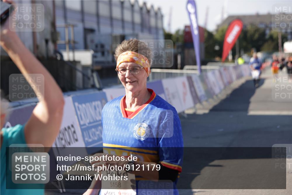 03.10.2025 - Köhlbrandbrückenlauf Jannik Wohlers http://msf.ph/oto/9121179 03.10.2025 13:36:10 Ziel 5045, 5158, 6670 meine-sportfotos.de