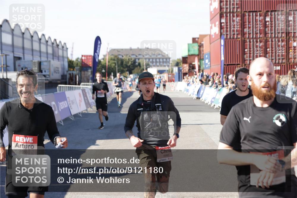 03.10.2025 - Köhlbrandbrückenlauf Jannik Wohlers http://msf.ph/oto/9121180 03.10.2025 13:04:28 Ziel 4055, 4117, 4198, 4297, 4494, 4665, 4836, 4995, 6018, 6092, 6250, 6251, 6723, 6724 meine-sportfotos.de