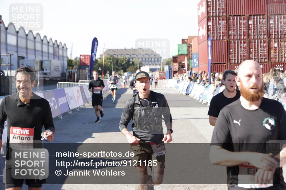 03.10.2025 - Köhlbrandbrückenlauf Jannik Wohlers http://msf.ph/oto/9121185 03.10.2025 13:04:28 Ziel 4055, 4117, 4198, 4297, 4494, 4665, 4836, 4995, 6018, 6092, 6250, 6251, 6723, 6724 meine-sportfotos.de