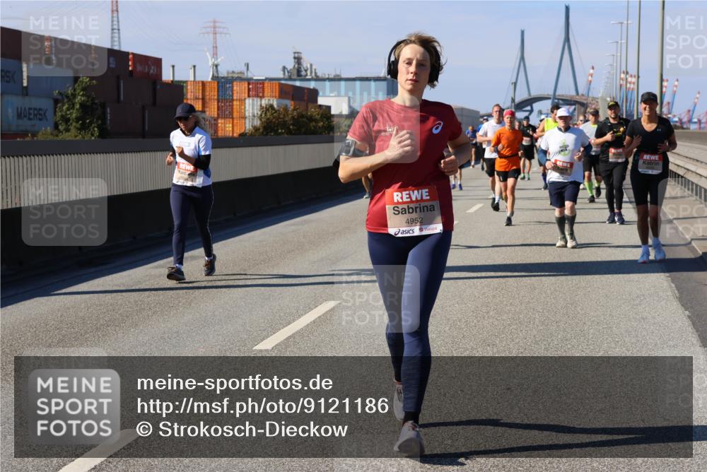 03.10.2025 - Köhlbrandbrückenlauf Strokosch-Dieckow http://msf.ph/oto/9121186 03.10.2025 12:59:54 Position 3 10, 9, 4952 meine-sportfotos.de