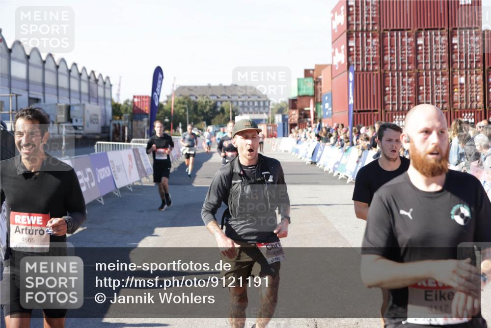 03.10.2025 - Köhlbrandbrückenlauf Jannik Wohlers http://msf.ph/oto/9121191 03.10.2025 13:04:28 Ziel 4055, 4117, 4198, 4297, 4494, 4665, 4836, 4995, 6018, 6092, 6250, 6251, 6723, 6724 meine-sportfotos.de