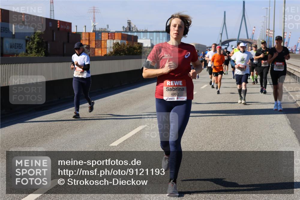 03.10.2025 - Köhlbrandbrückenlauf Strokosch-Dieckow http://msf.ph/oto/9121193 03.10.2025 12:59:54 Position 3 4952 meine-sportfotos.de