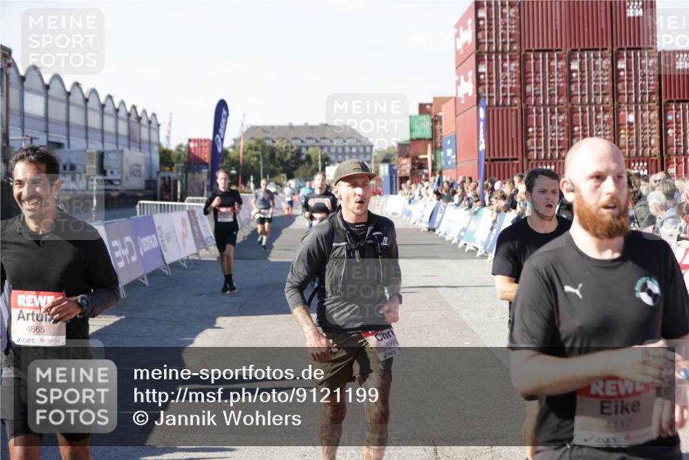 03.10.2025 - Köhlbrandbrückenlauf Jannik Wohlers http://msf.ph/oto/9121199 03.10.2025 13:04:28 Ziel 4055, 4117, 4198, 4297, 4494, 4665, 4836, 4995, 6018, 6092, 6250, 6251, 6723, 6724 meine-sportfotos.de