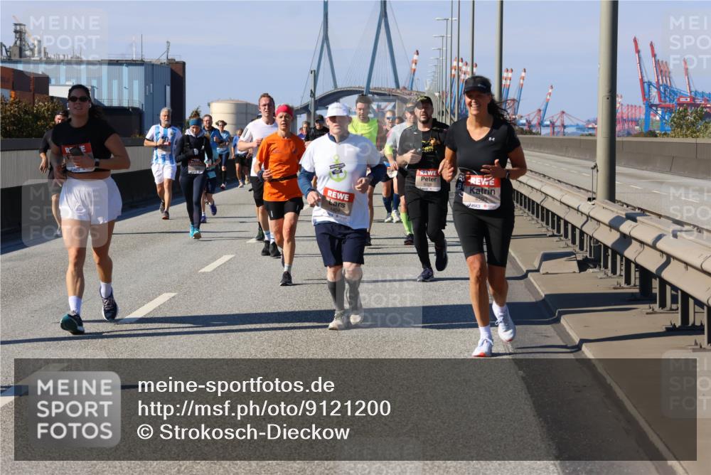 03.10.2025 - Köhlbrandbrückenlauf Strokosch-Dieckow http://msf.ph/oto/9121200 03.10.2025 12:59:56 Position 3 4404, 6326, 4593 meine-sportfotos.de