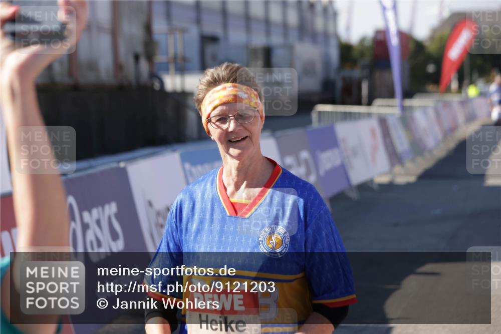 03.10.2025 - Köhlbrandbrückenlauf Jannik Wohlers http://msf.ph/oto/9121203 03.10.2025 13:36:10 Ziel 5045, 5158, 6670 meine-sportfotos.de