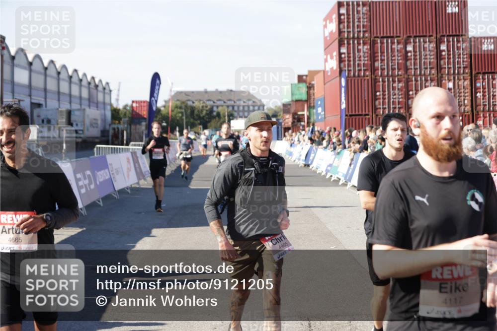 03.10.2025 - Köhlbrandbrückenlauf Jannik Wohlers http://msf.ph/oto/9121205 03.10.2025 13:04:28 Ziel 4055, 4117, 4198, 4297, 4494, 4665, 4836, 4995, 6018, 6092, 6250, 6251, 6723, 6724 meine-sportfotos.de
