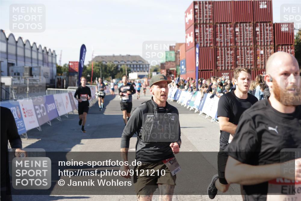 03.10.2025 - Köhlbrandbrückenlauf Jannik Wohlers http://msf.ph/oto/9121210 03.10.2025 13:04:28 Ziel 4055, 4117, 4198, 4297, 4494, 4665, 4836, 4995, 6018, 6092, 6250, 6251, 6723, 6724 meine-sportfotos.de