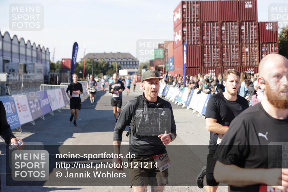 03.10.2025 - Köhlbrandbrückenlauf Jannik Wohlers http://msf.ph/oto/9121214 03.10.2025 13:04:28 Ziel 4055, 4117, 4198, 4297, 4494, 4665, 4836, 4995, 6018, 6092, 6250, 6251, 6723, 6724 meine-sportfotos.de