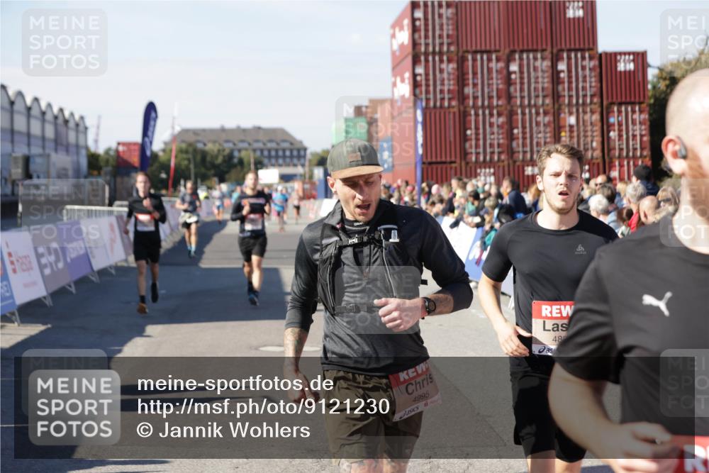 03.10.2025 - Köhlbrandbrückenlauf Jannik Wohlers http://msf.ph/oto/9121230 03.10.2025 13:04:29 Ziel 4055, 4117, 4198, 4297, 4494, 4665, 4836, 4995, 6018, 6092, 6250, 6251, 6723, 6724 meine-sportfotos.de