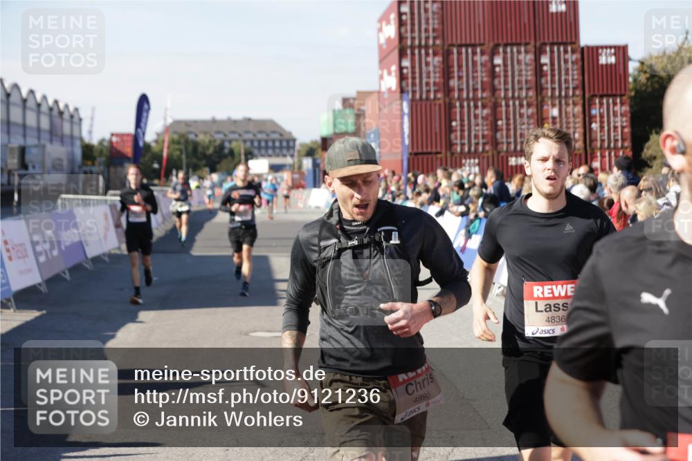 03.10.2025 - Köhlbrandbrückenlauf Jannik Wohlers http://msf.ph/oto/9121236 03.10.2025 13:04:29 Ziel 4055, 4117, 4198, 4297, 4494, 4665, 4836, 4995, 6018, 6092, 6250, 6251, 6723, 6724 meine-sportfotos.de