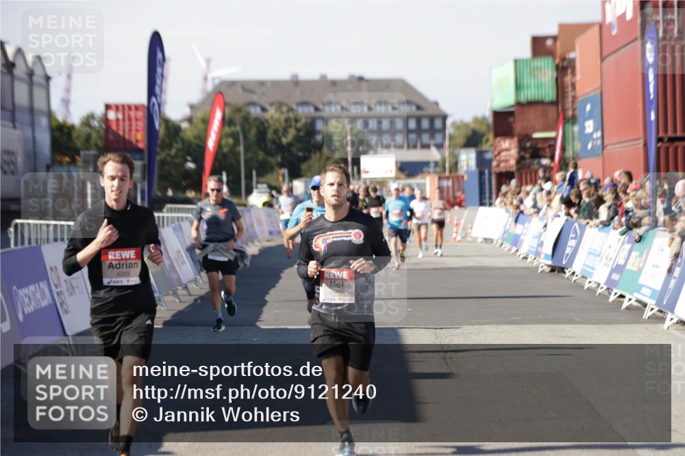 03.10.2025 - Köhlbrandbrückenlauf Jannik Wohlers http://msf.ph/oto/9121240 03.10.2025 13:04:30 Ziel 4055, 4117, 4198, 4297, 4494, 4665, 4713, 4836, 4995, 6018, 6092, 6250, 6251, 6723 meine-sportfotos.de