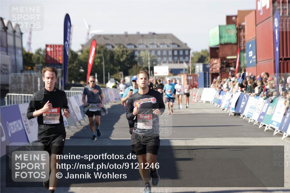 03.10.2025 - Köhlbrandbrückenlauf Jannik Wohlers http://msf.ph/oto/9121246 03.10.2025 13:04:30 Ziel 4055, 4117, 4198, 4297, 4494, 4665, 4713, 4836, 4995, 6018, 6092, 6250, 6251, 6723 meine-sportfotos.de