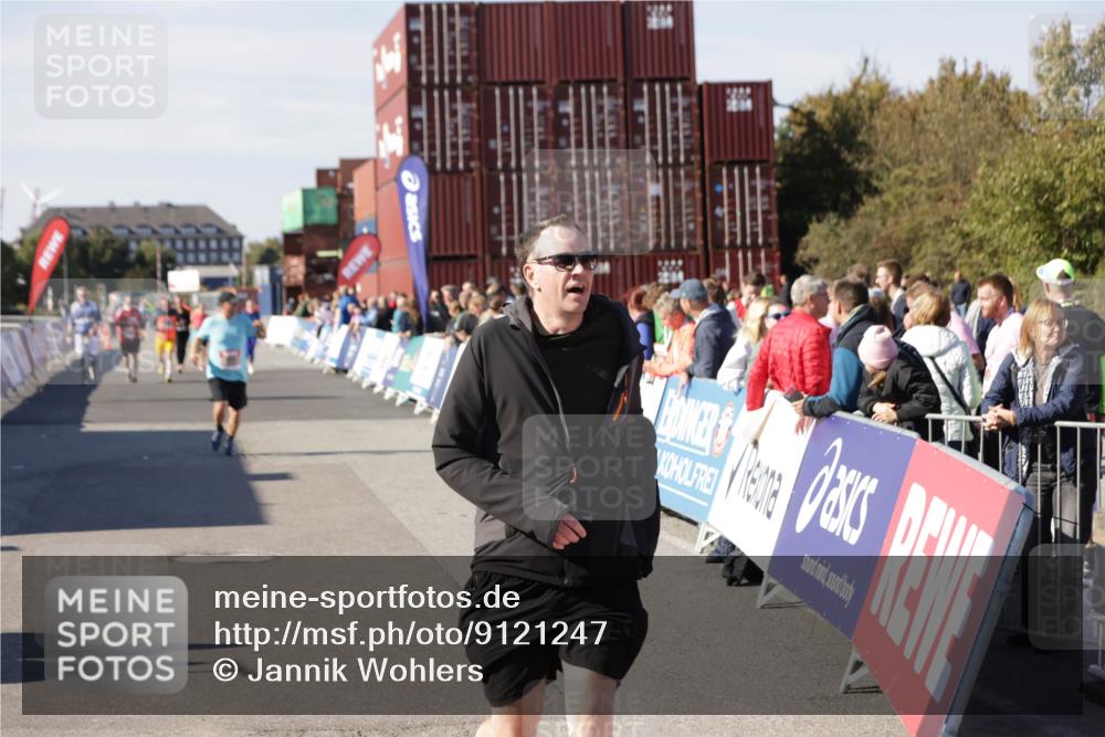 03.10.2025 - Köhlbrandbrückenlauf Jannik Wohlers http://msf.ph/oto/9121247 03.10.2025 13:36:16 Ziel 5045, 5158, 5219, 6670 meine-sportfotos.de