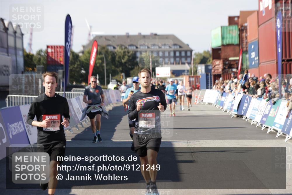 03.10.2025 - Köhlbrandbrückenlauf Jannik Wohlers http://msf.ph/oto/9121249 03.10.2025 13:04:30 Ziel 4055, 4117, 4198, 4297, 4494, 4665, 4713, 4836, 4995, 6018, 6092, 6250, 6251, 6723 meine-sportfotos.de