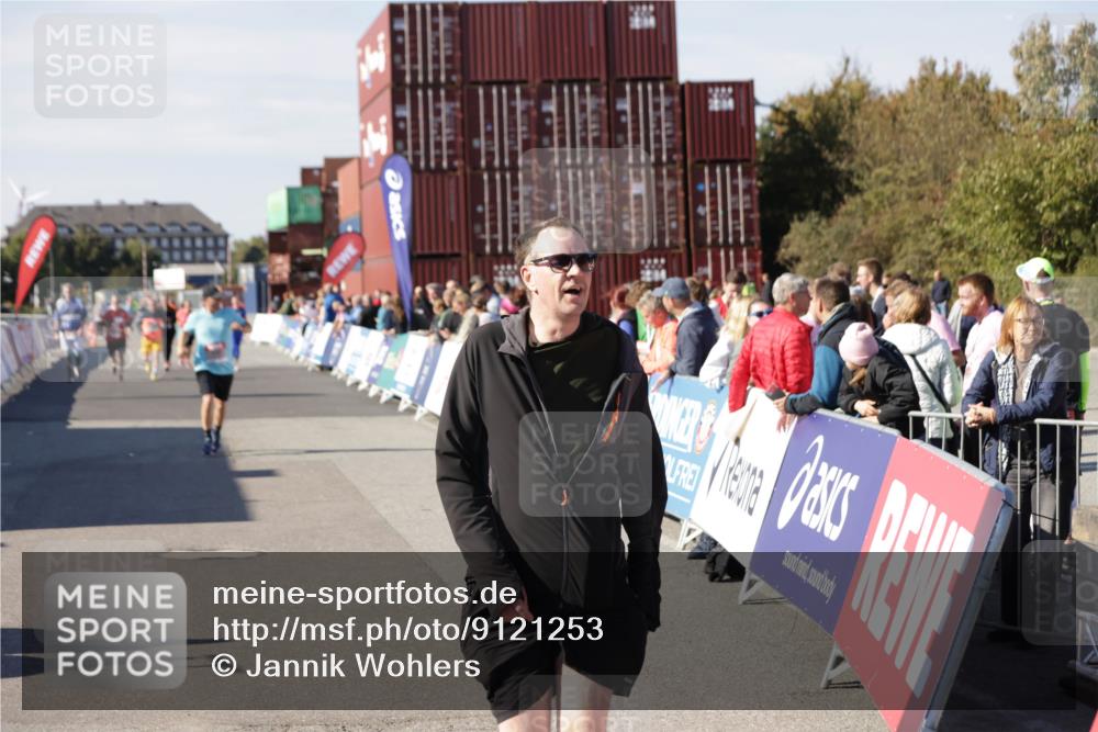 03.10.2025 - Köhlbrandbrückenlauf Jannik Wohlers http://msf.ph/oto/9121253 03.10.2025 13:36:16 Ziel 5045, 5158, 5219, 6670 meine-sportfotos.de