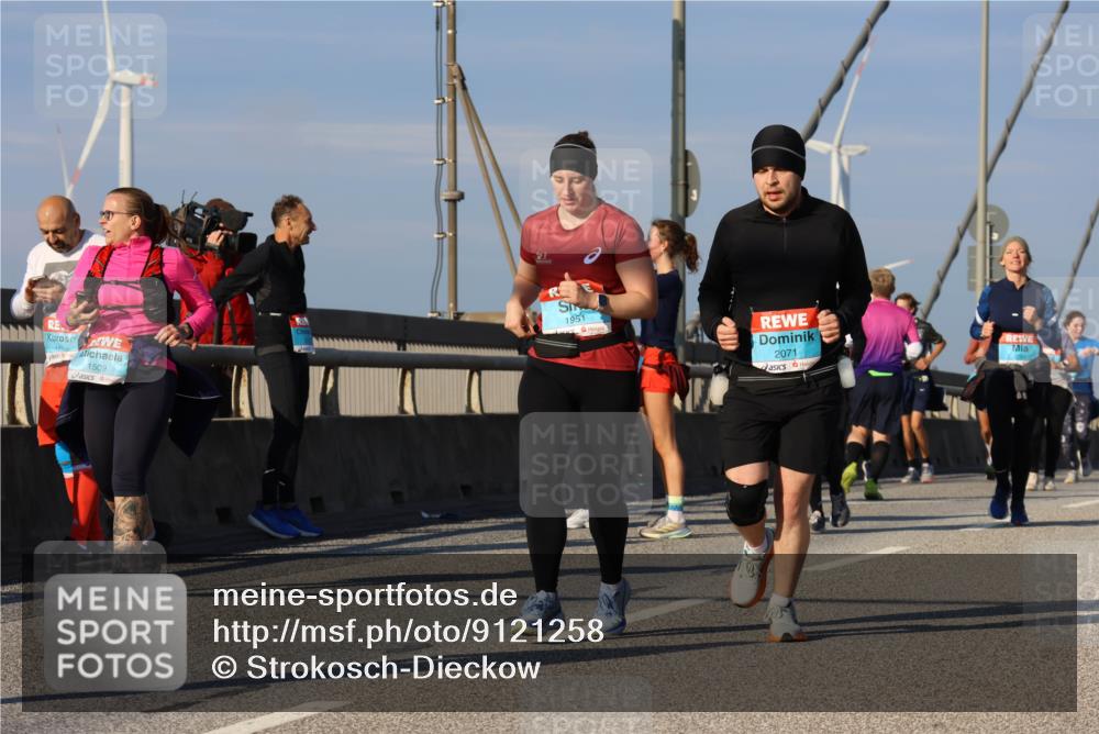03.10.2025 - Köhlbrandbrückenlauf Strokosch-Dieckow http://msf.ph/oto/9121258 03.10.2025 09:56:37 Position 2 10, 1509, 1951, 2071 meine-sportfotos.de