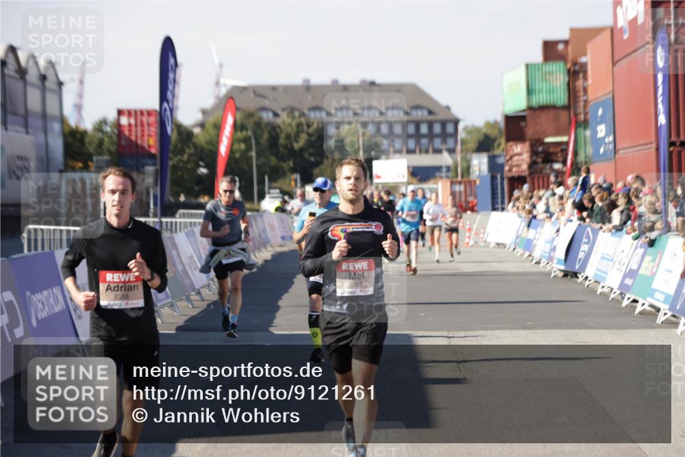 03.10.2025 - Köhlbrandbrückenlauf Jannik Wohlers http://msf.ph/oto/9121261 03.10.2025 13:04:30 Ziel 4055, 4117, 4198, 4297, 4494, 4665, 4713, 4836, 4995, 6018, 6092, 6250, 6251, 6723 meine-sportfotos.de