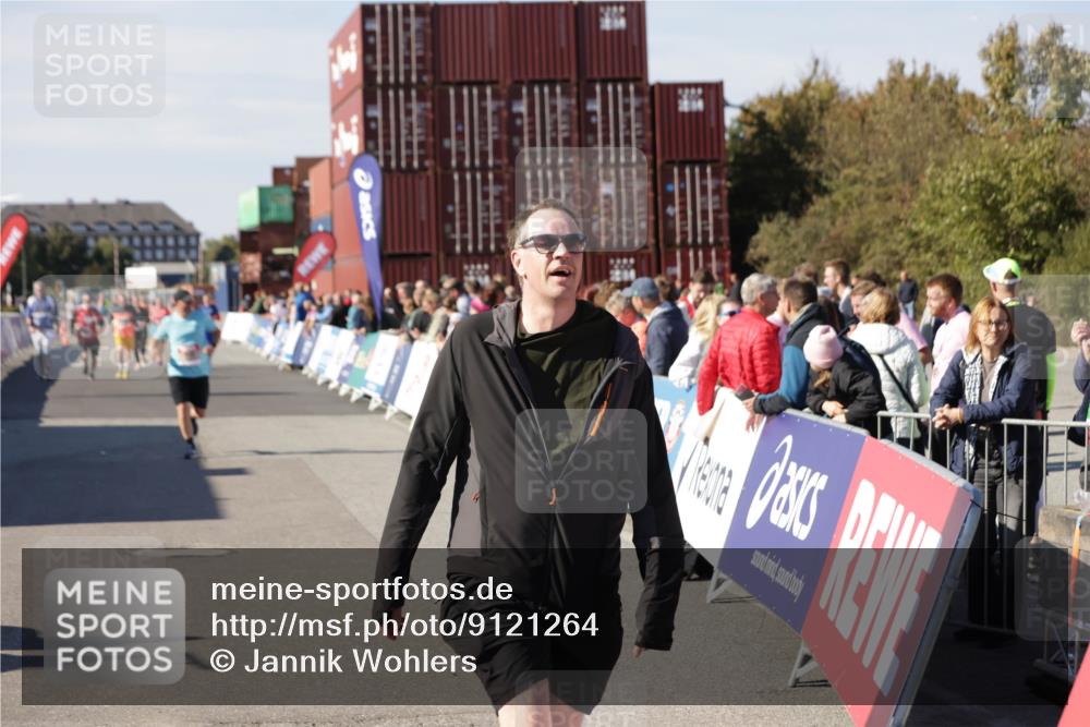 03.10.2025 - Köhlbrandbrückenlauf Jannik Wohlers http://msf.ph/oto/9121264 03.10.2025 13:36:16 Ziel 5045, 5158, 5219, 6670 meine-sportfotos.de