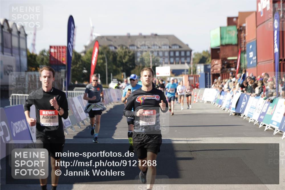 03.10.2025 - Köhlbrandbrückenlauf Jannik Wohlers http://msf.ph/oto/9121268 03.10.2025 13:04:30 Ziel 4055, 4117, 4198, 4297, 4494, 4665, 4713, 4836, 4995, 6018, 6092, 6250, 6251, 6723 meine-sportfotos.de