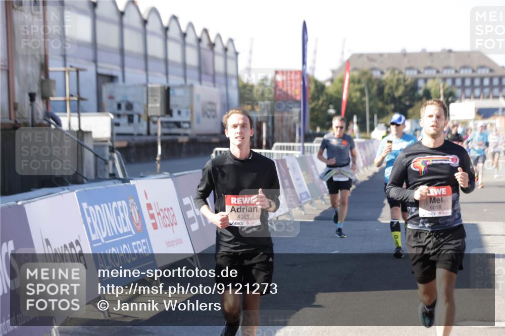 03.10.2025 - Köhlbrandbrückenlauf Jannik Wohlers http://msf.ph/oto/9121273 03.10.2025 13:04:31 Ziel 4055, 4117, 4198, 4297, 4494, 4665, 4713, 4836, 4995, 6018, 6092, 6723 meine-sportfotos.de
