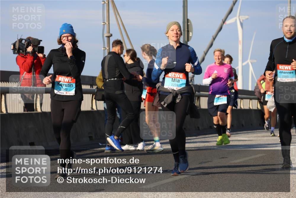 03.10.2025 - Köhlbrandbrückenlauf Strokosch-Dieckow http://msf.ph/oto/9121274 03.10.2025 09:56:41 Position 2 2562, 2298, 2300 meine-sportfotos.de