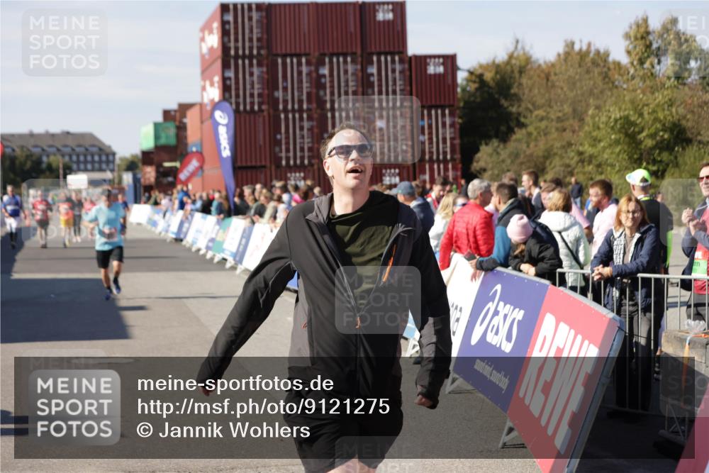03.10.2025 - Köhlbrandbrückenlauf Jannik Wohlers http://msf.ph/oto/9121275 03.10.2025 13:36:16 Ziel 5045, 5158, 5219, 6670 meine-sportfotos.de