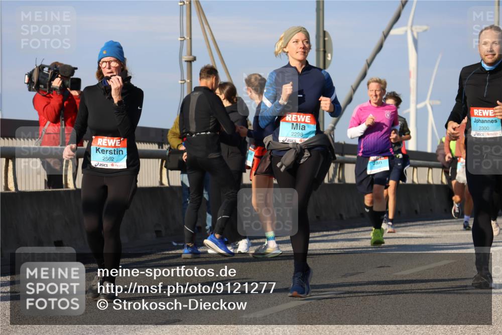 03.10.2025 - Köhlbrandbrückenlauf Strokosch-Dieckow http://msf.ph/oto/9121277 03.10.2025 09:56:41 Position 2 2562, 2298, 2300 meine-sportfotos.de