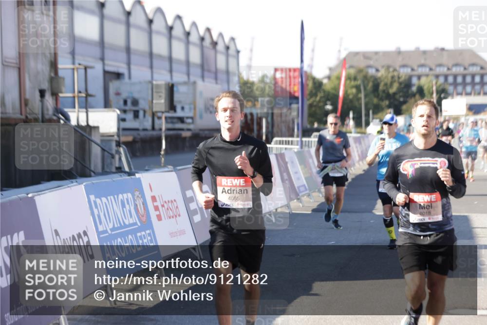 03.10.2025 - Köhlbrandbrückenlauf Jannik Wohlers http://msf.ph/oto/9121282 03.10.2025 13:04:31 Ziel 4055, 4117, 4198, 4297, 4494, 4665, 4713, 4836, 4995, 6018, 6092, 6723 meine-sportfotos.de